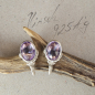 Preview: Ohrstecker mit Amethyst und Hirschmotiv aus 925 Silber auf einem Stück Rehgeweih
