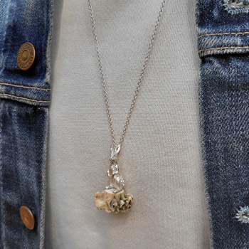 Jacke mit Rehrose und Hase