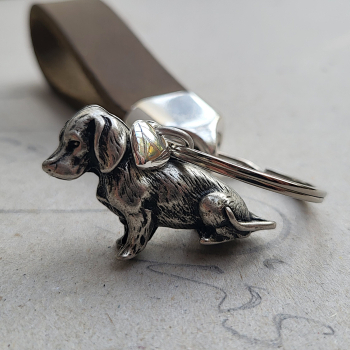 Schlüsselanhänger Dackel mit Herz und brauner Paracord-Schlaufe