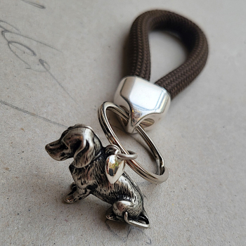 Preview: Schlüsselanhänger Dackel mit Herz – Paracord-Schlaufe (grün oder braun)