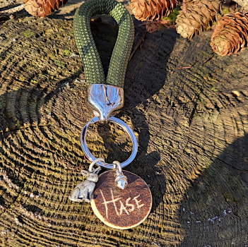 Preview: Schlüsselanhänger Paracord personalisiert mit Gravur Hase