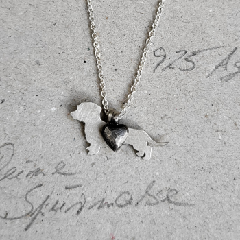 Preview: Hundesilhouette mit Herz – Silberanhänger
