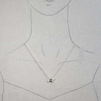 Hundesilhouette mit Herz – Silberanhänger