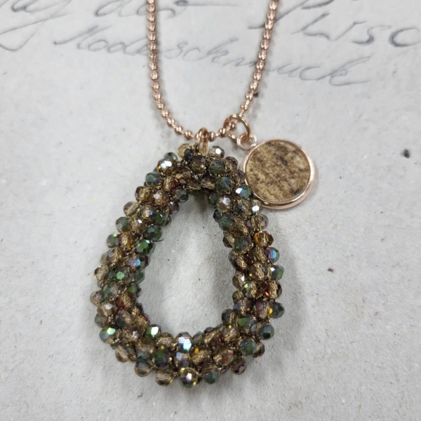 Kugelkette mit Kristallanhänger