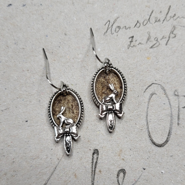 ovale Ohrhänger mit Häschen