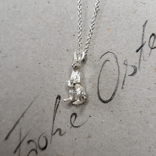 Ankerkette mit stehendem Hasen