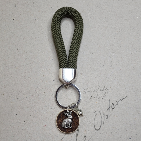 Paracordschlaufe mit Hornscheibe und Hase