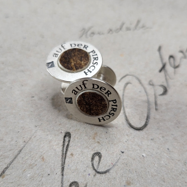 Manschettenknöpfe auf der Pirsch