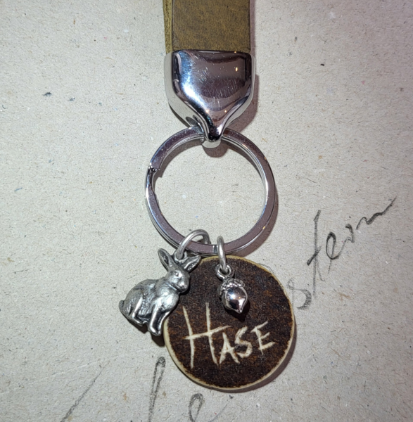 Schlüsselanhänger Paracord personalisiert mit Gravur Hase