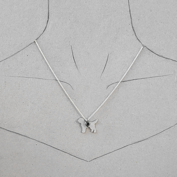 Hundesilhouette mit Herz – Silberanhänger