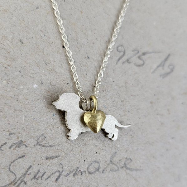 Hundesilhouette mit 585 Goldherz – Silberanhänger