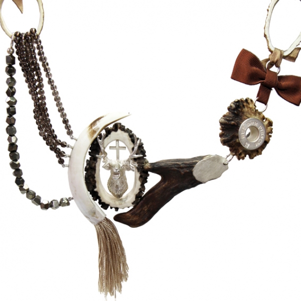 Collier mit Keilerwaffen